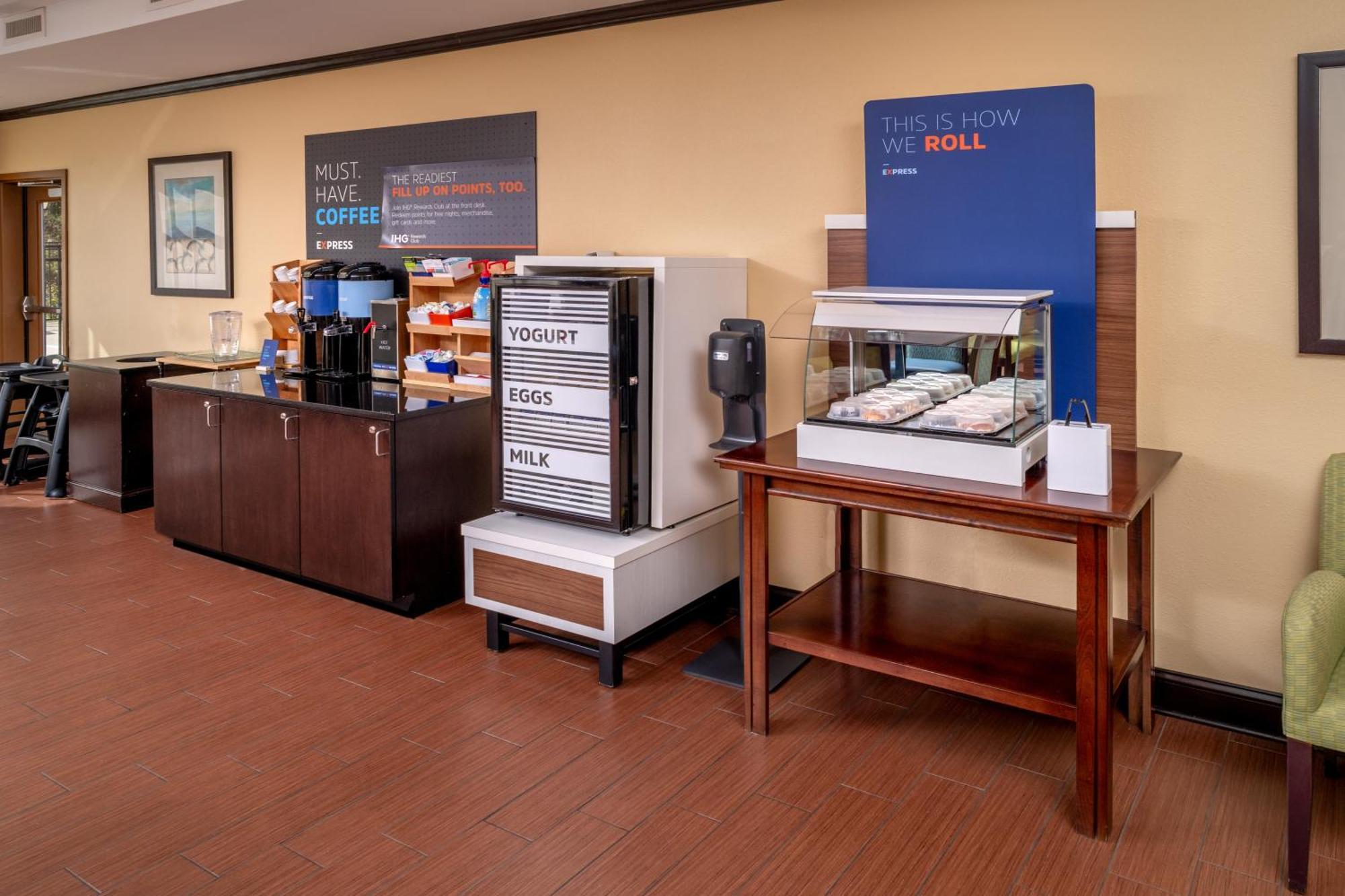 Holiday Inn Express & Suites Lebanon By Ihg Exterior foto